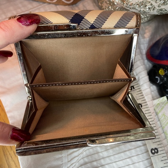 BURBERRY Womens NOVA CHECK Bifold Wallet w/snap coin pouch🔥EUC🎁Gift Idea - Picture 11 of 14